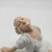 Фарфоровая статуэтка "Сидящая девушка". ShauBach Kunst Германия