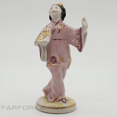 Фарфоровая статуэтка "Китаянка с веером". Гжель
