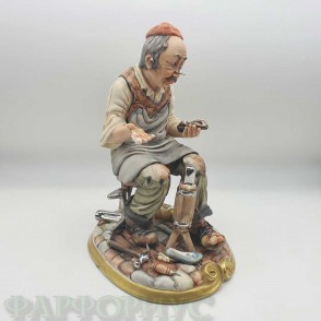 Статуэтка "Сапожник". Capodimonte