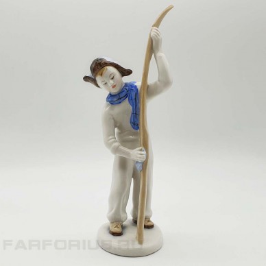 Фарфоровая статуэтка "Лыжник" (Мальчик с лыжами). ЛФЗ