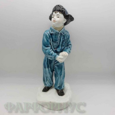 Фаянсовая статуэтка "Мальчик со снежком". ЗиК Фаянсовая статуэтка "Мальчик со снежком". ЗиК