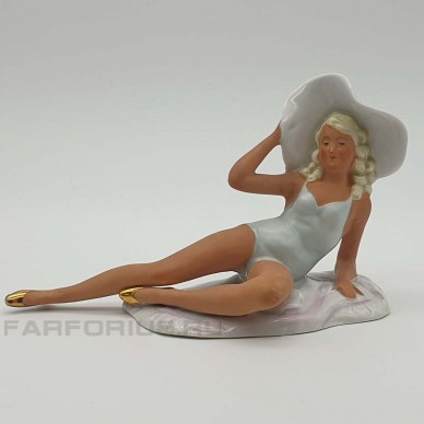 Фарфоровая статуэтка "Девушка на пляже". Wagner Apel (Германия).