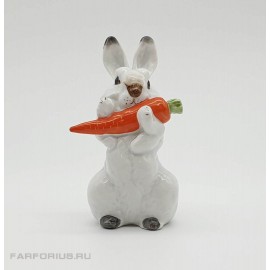 Фарфоровая статуэтка "Заяц с морковкой" ЛФЗ