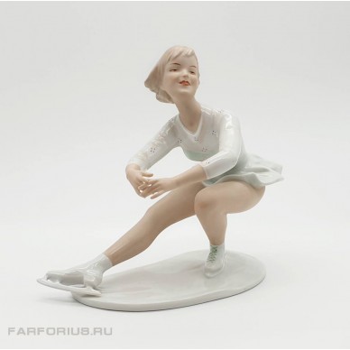 Фарфоровая статуэтка "На коньках" Wallendorf