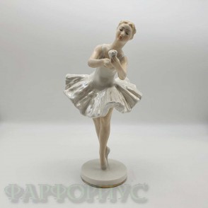 Фарфоровая статуэтка "Балерина с цветком". ЛЗФИ