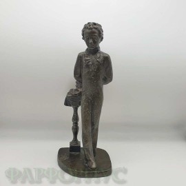 Скульптура "Юный Пушкин". Шпиатр