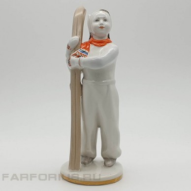 Фарфоровая статуэтка "Лыжница". ЛФЗ
