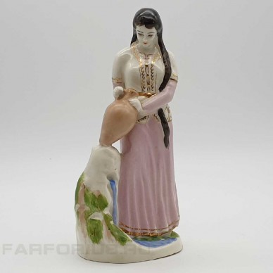 Фарфоровая статуэтка "Ануш" (Девушка с кувшином). Еревагнский ФЗ