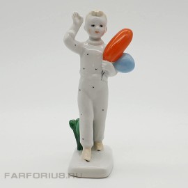 Фарфоровая статуэтка "Мальчик с шариками" (На парад). ЛФЗ