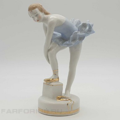 Фарфоровая статуэтка "Юная балерина". Дулево 1967 год.